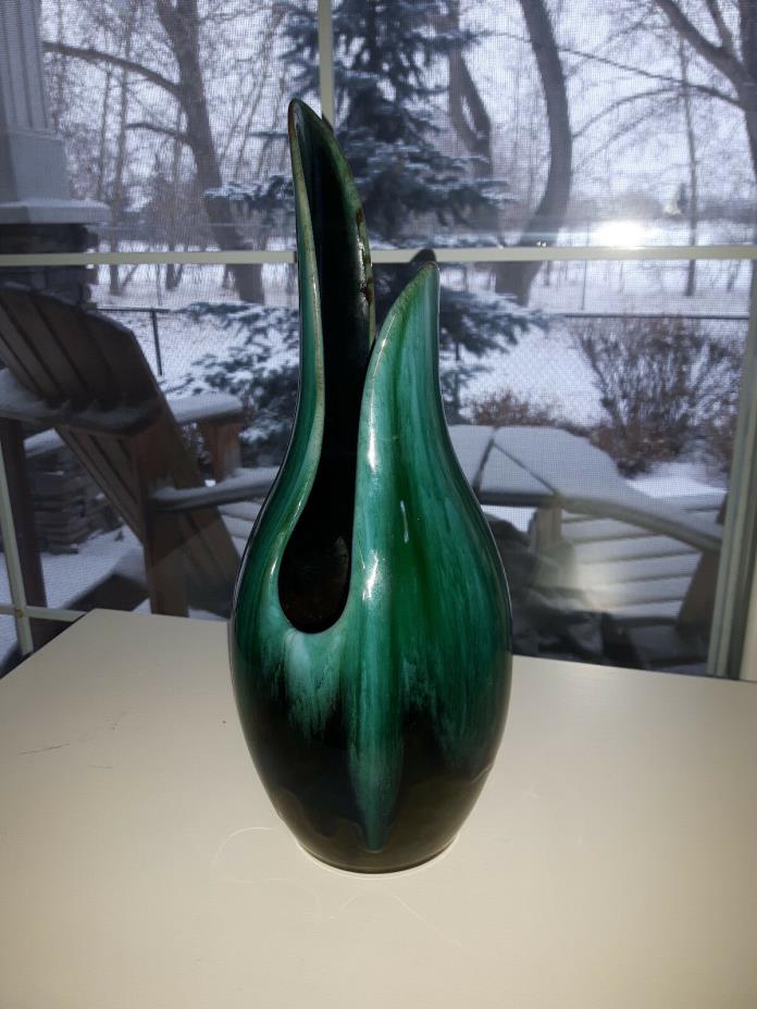 Blue Mountain Pottery Canada BMP Vintage Art Vase Black / Green Glaze 12