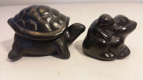 VINTAGE BLACK OAXACA MEXICO TURTLE SIGNED RING HOLDER & Frog on Frog POTTERY