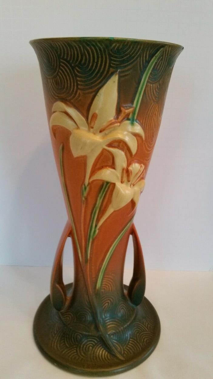 Roseville Pottery Zephyr Lily Vase, 139-12 Green/Terra cotta color,white flower