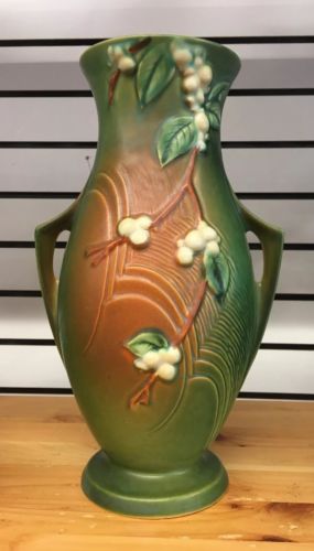 Roseville - Snowberry - Vase 12