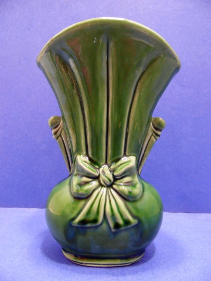 Vintage Shawnee Art Pottery Vase Green With Bow USA 819 9