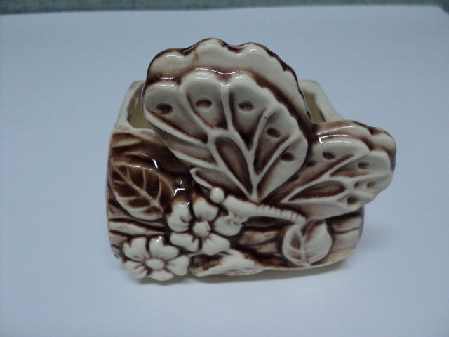 VINTAGE SHAWNEE POTTERY BUTTERFLY ON LOG WITH FLOWERS PLANTER  # 524 USA