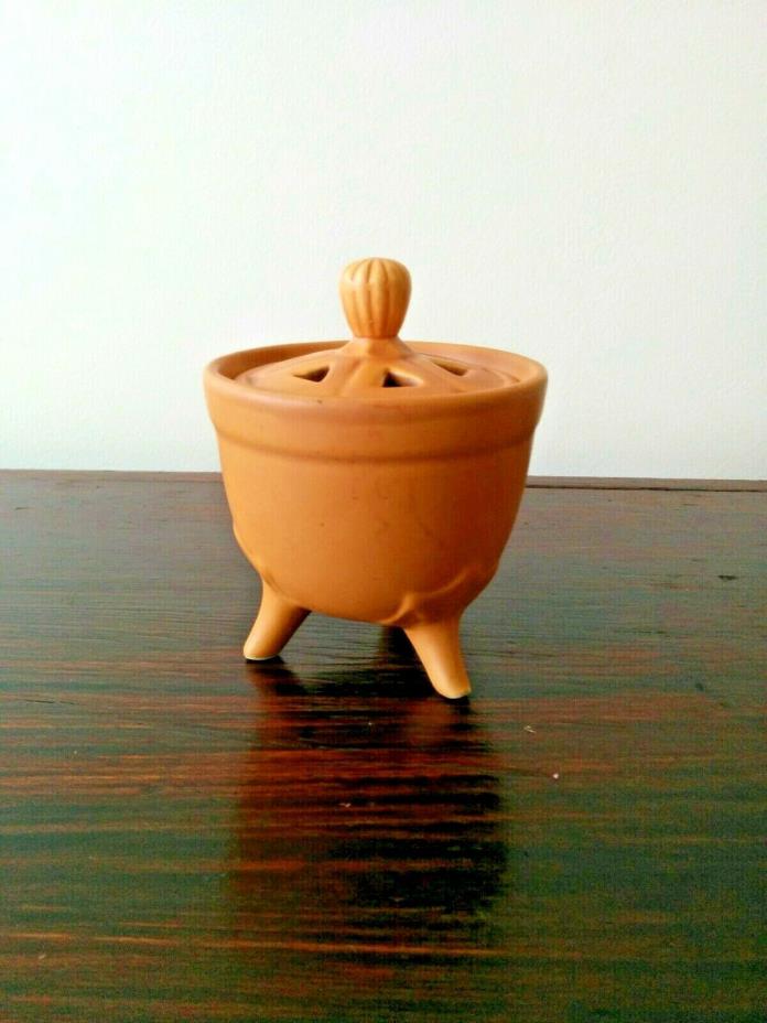 Ceramic Garlic Pottery Holder  In Great Condition