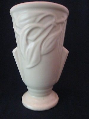 FLOWER VASE! Vintage AMERICAN ART pottery ROSEVILLE look-a-like: satin WHITE exc