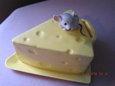 Antique Cute MOUSE at Top BUTTER DISH / CHEESE SAVER Yellow Ceramic Gorgeous #1