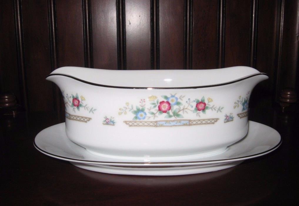Imoco Fine China Japan Porcelain Sauce Gravy Boat with Attached Underplate EUC