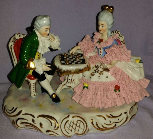 LARGE MEISSEN ROYAL DRESDEN FIGURINE MAN & WOMAN PLAYING CHESS W/ELABORATE LACE