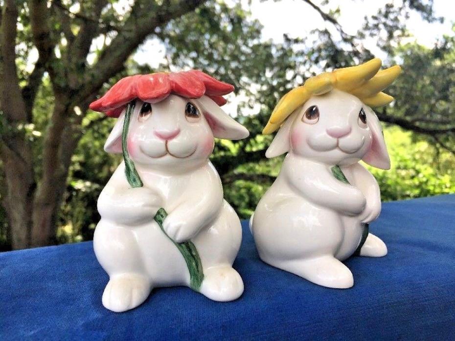 FITZ & FLOYD Bunny Blooms Rabbit Gerber Daisy Parasol Salt & Pepper Shakers ??J8