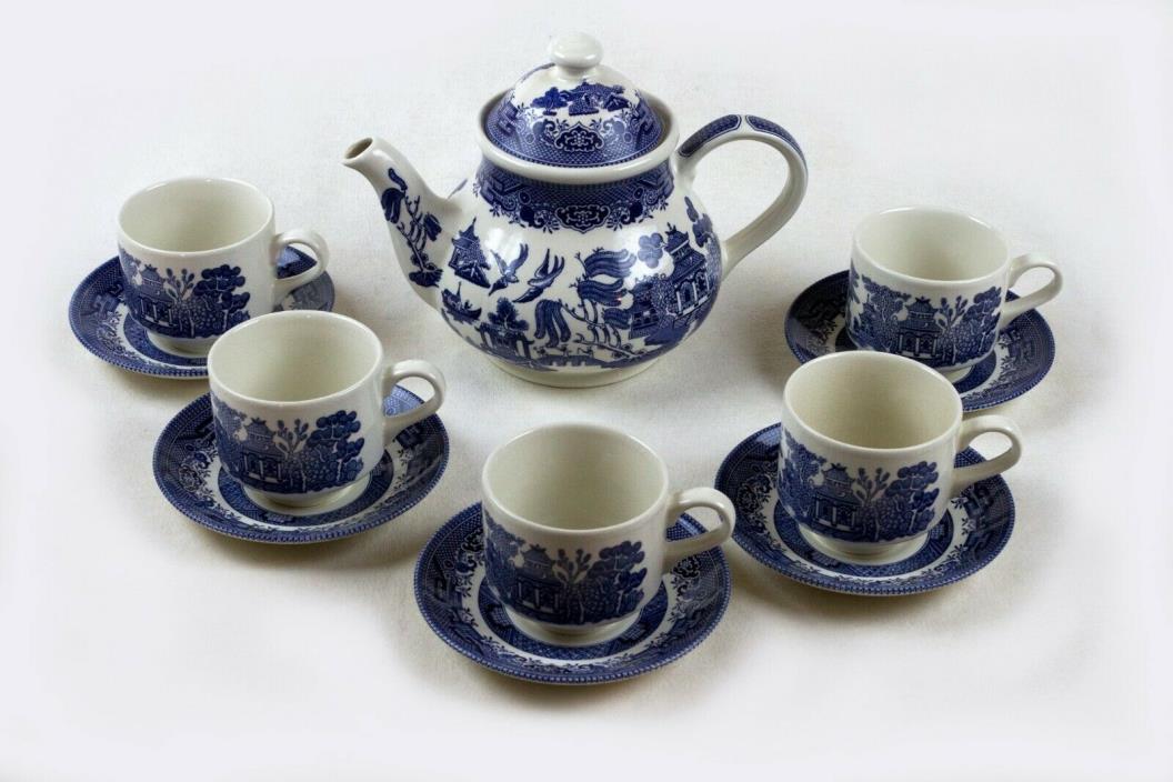 Churchill Willow Pattern Teapot with 5 teacups and saucers excellent. 319-13