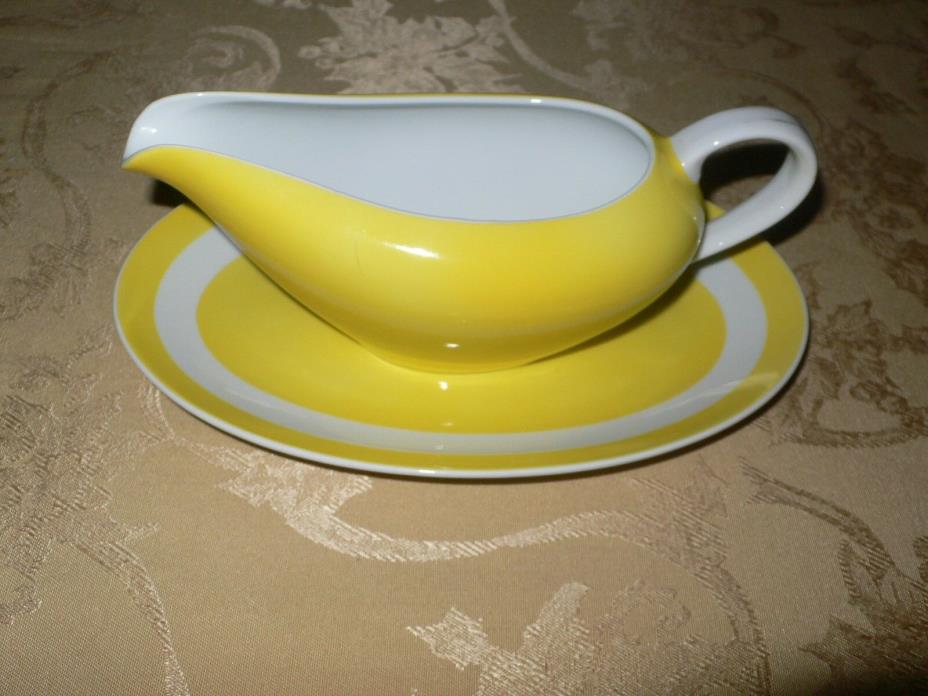 Fitz And Floyd YELLOW & WHITE GRAVY BOAT & OVAL PLATE