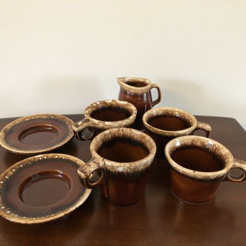VINTAGE HULL COFFEE SERVICE FOR TWO! FOUR COFFEE MUGS, TWO SAUCERS, AND CREAMER