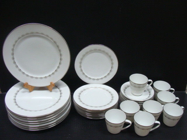 Hutschenreuther Germany Porcelain China Dinnerware Cherry Wood 1106 Noblesse