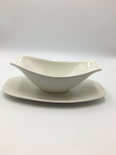 VINTAGE IMPROMPTU BY IROQUOUS BEN SEIBEL GRAVY BOAT WITH ATTACHED UNDER PLATE