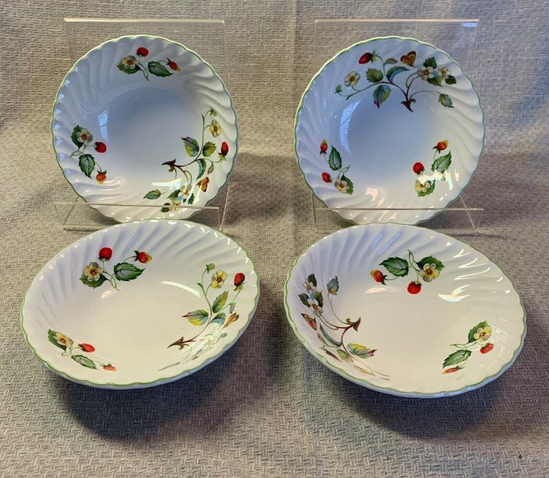James Kent Old Foley Staffordshire Strawberry Made in England - Set of 4 Bowls