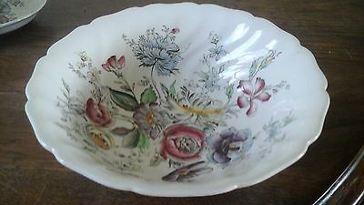 JOHNSON BROTHERS SHERATON ROUND VEGETABLE BOWL SERVING 8 3/4 inches