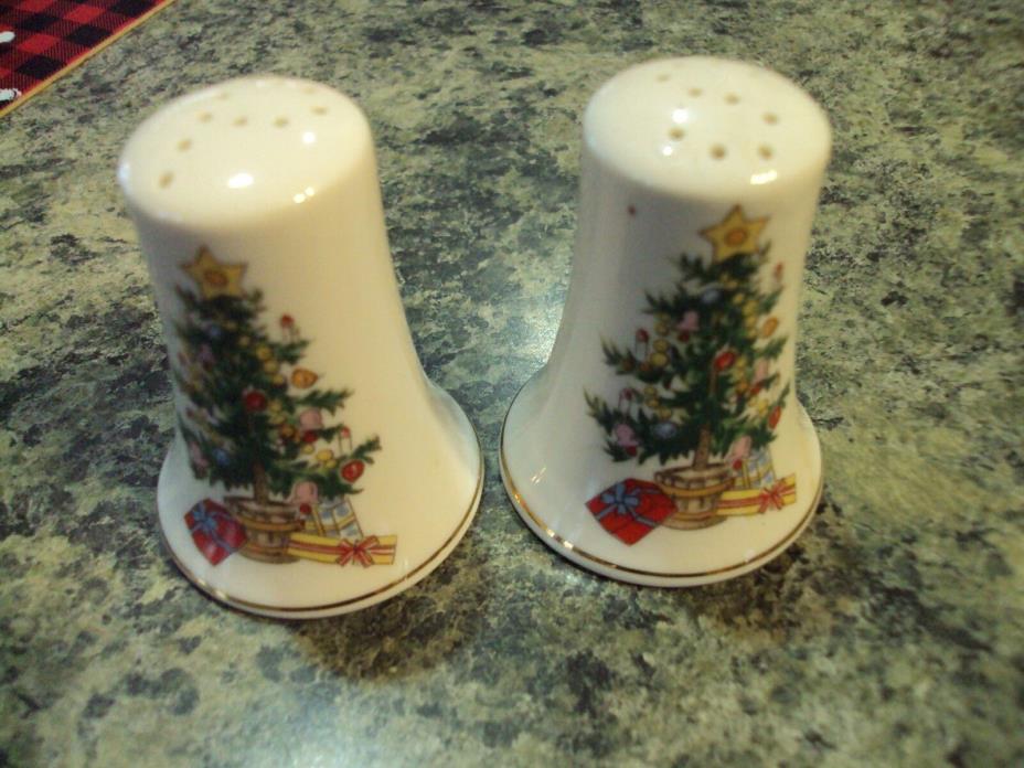 Vintage LEFTON Christmas Tree Pattern Salt & Pepper Shakers #1075 Made In Japan