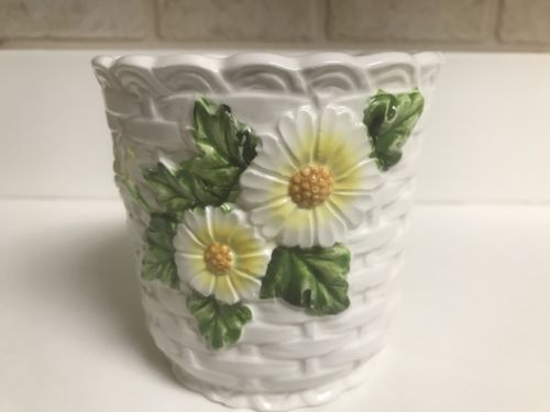 Lefton Rustic Daisy Flower Pot
