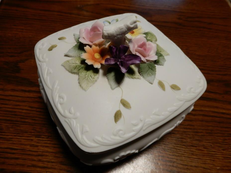 VINTAGE FLOWERED LEFTON COVERED CANDY DISH WITH LID 5