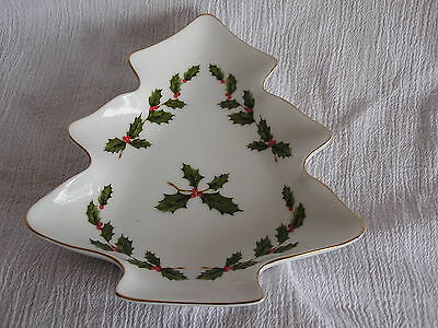 1985 Lefton China Christmas Tree Candy Nut Dish 05246 Holly Berries Gold Rim