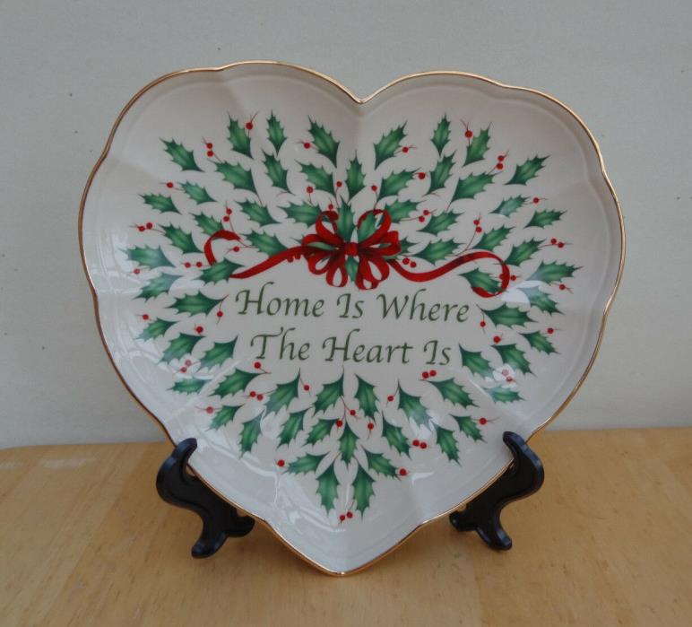 New LENOX ‘HOME IS WHERE THE HEART IS’ Holly Christmas Heart Dish NICE!