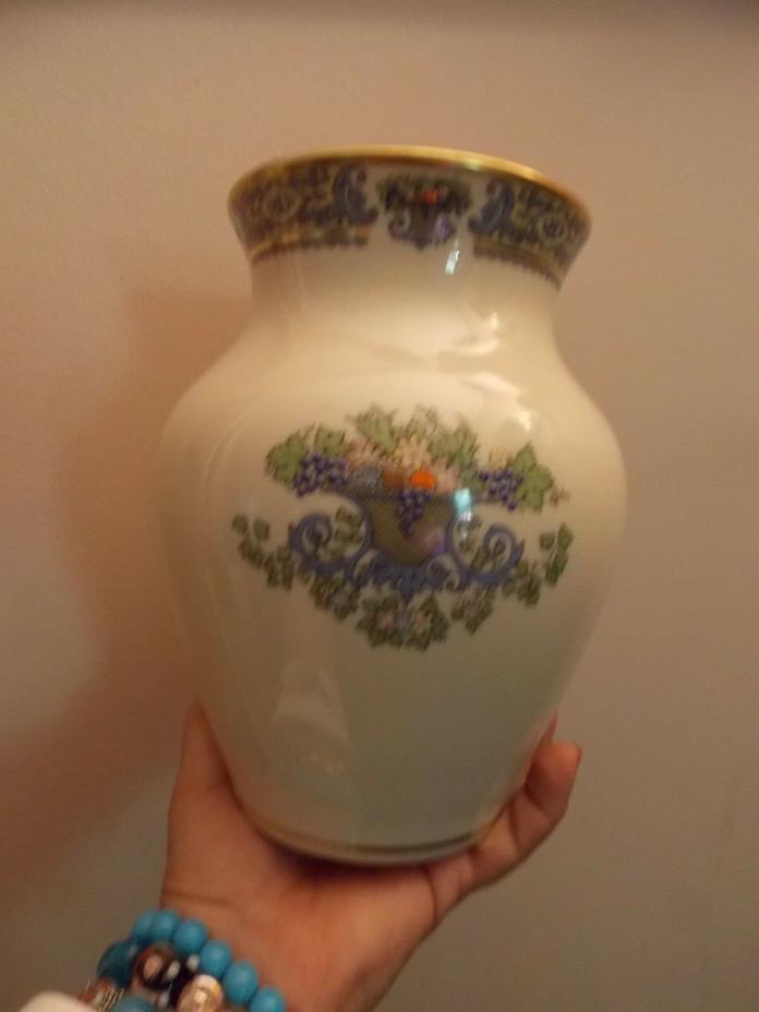 Lenox AUTUMN Vase 8 inches tall  Excellent  CONDITION