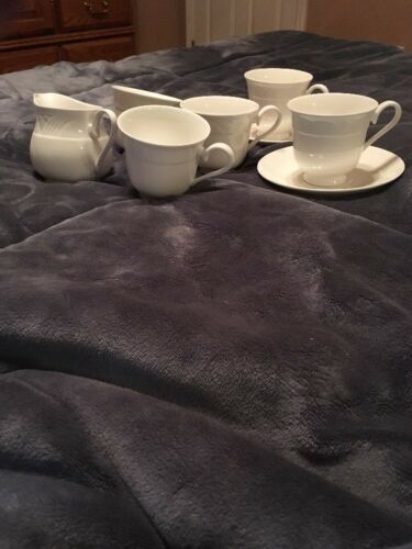 LOT OF LENOX  SNOWDRIFT CUPS(6) SAUCERS (2) AND CREAMER MINT FREE SHIPPING