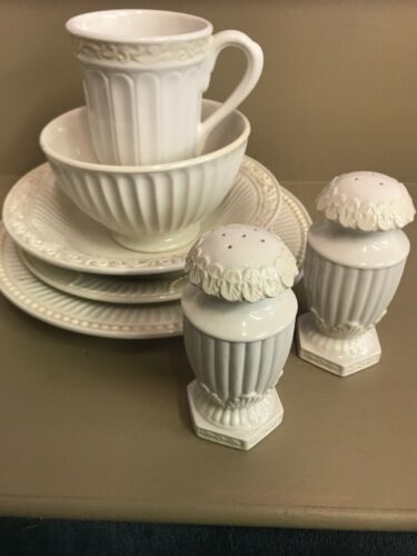 NEW LENOX BUTLERS PANTRY BUFFET WITH SAKT AND PEPPER SHAKERS. 7 PIECE SET.