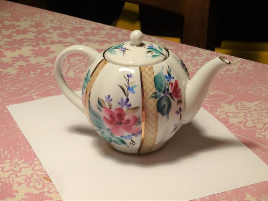 Lomonosov porcelain teapot green house St. Petersburg russia