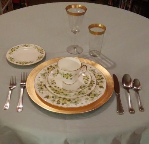 Mikasa Rosecrest 40 piece China 5 piece 8 settings