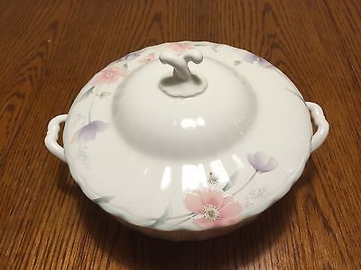 Mikasa Tremont CAJ03  Round Covered Casserole 9 Inches By 3 3/8 Inches