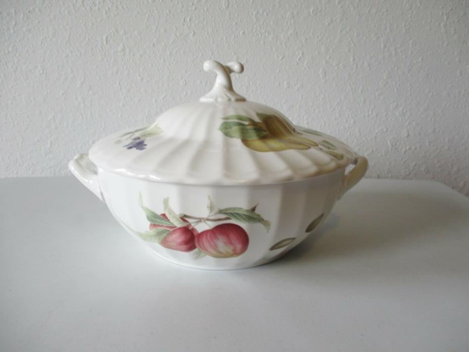 Mikasa Maxima Belle Terre 2.5 Qt. Round Covered Casserole 9