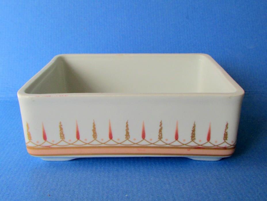 Bottom to Mottahedeh Vista Alegre Hunting Horn Trinket Box, Historic Charleston