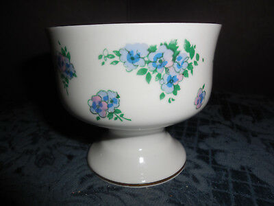 VINTAGE ROYAL VICTORIA FINE BONE CHINA ENGLAND DESSERT DISH 1 DISH EUC