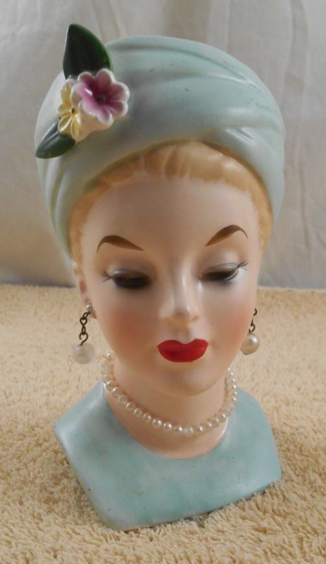 GRACE KELLY HEAD VASE NAPCO, 1960, C4899A  (Complete with earrings & necklace)