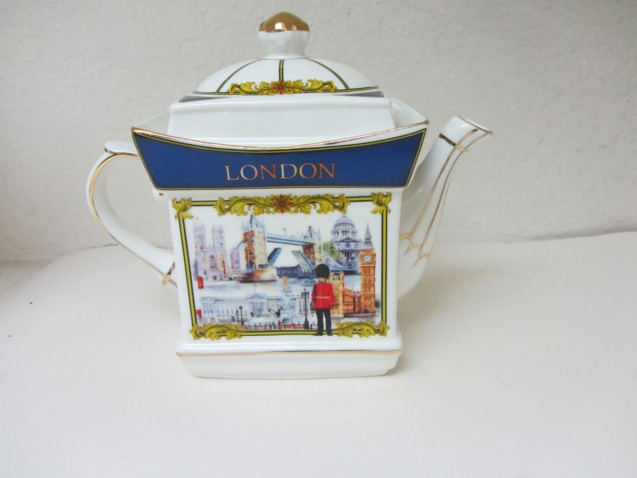 New in Box London's Landmark Teapot with Assorted English Teas