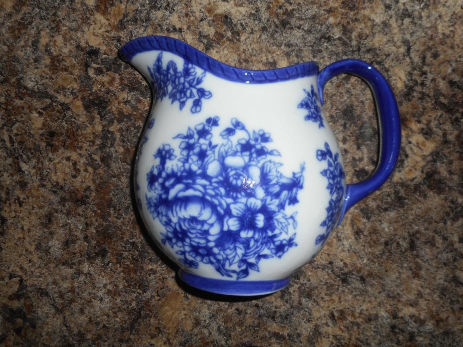 BASIC PORCELAIN BLUE & WHITE FLORAL PITCHER WALL POCKET Farmhouse Kitchen