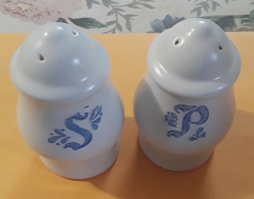 Yorktowne by Pfaltzgraff  Salt and Pepper Set