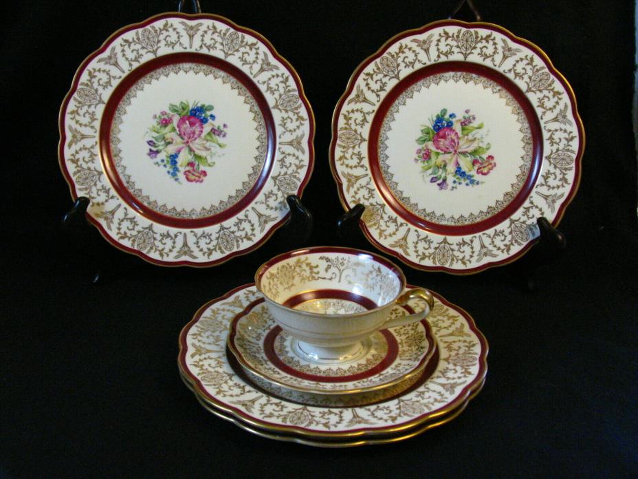 4 Royal Bayreuth Luncheon Scalloped Plates 8 7/8