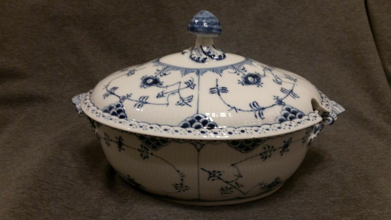 Royal Copenhagen Blue Fluted Half Lace Oval Soup Tureen & Lid #595 Hard to Find!