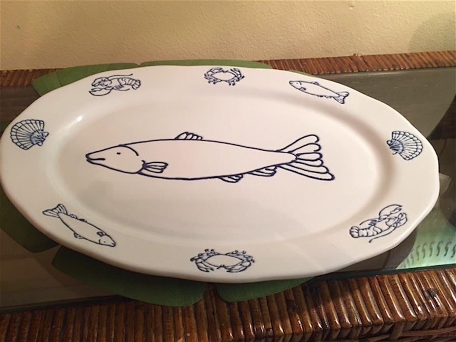 LARGE WHITE OVAL STONEWARE FISH MOTIF SERVING PLATTER  UNIQUE / EXCELLENT