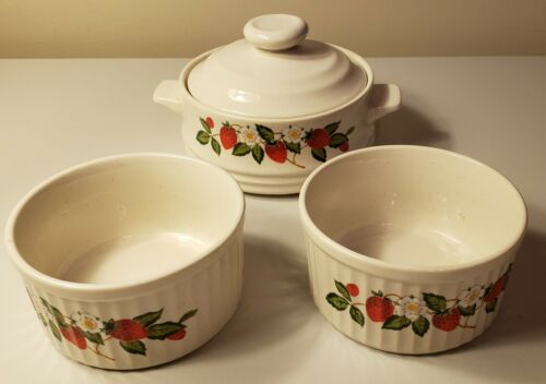 VTG Sheffield Strawberries'N Cream Stoneware 2 Ramekins & Sugar Bowl Dish w/Lid