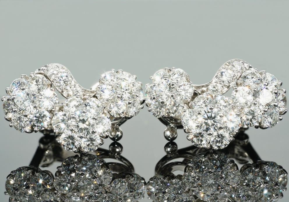 VAN CLEEF & ARPELS Snowflake 3 Flower Platinum Diamond Clip-On Earrings