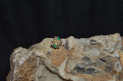 LADIES 14KT GOLD/NUGGET STYLE/EMERALD POST EARRING'S(2.0 GRAMS)