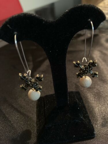 French Kande X Earrings With Lily Agate Dangle