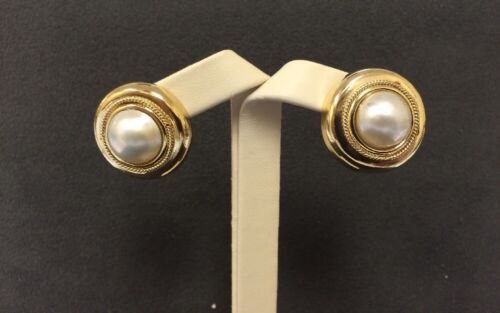 Authentic 14k Yellow Gold Vintage Ladies Mabe Pearl Earrings