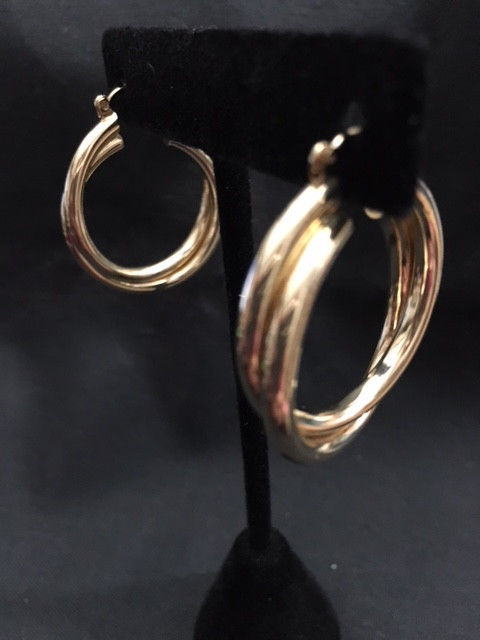 LARGE 14 kt yellow gold earrings Perfect !! Total 4.6 grams