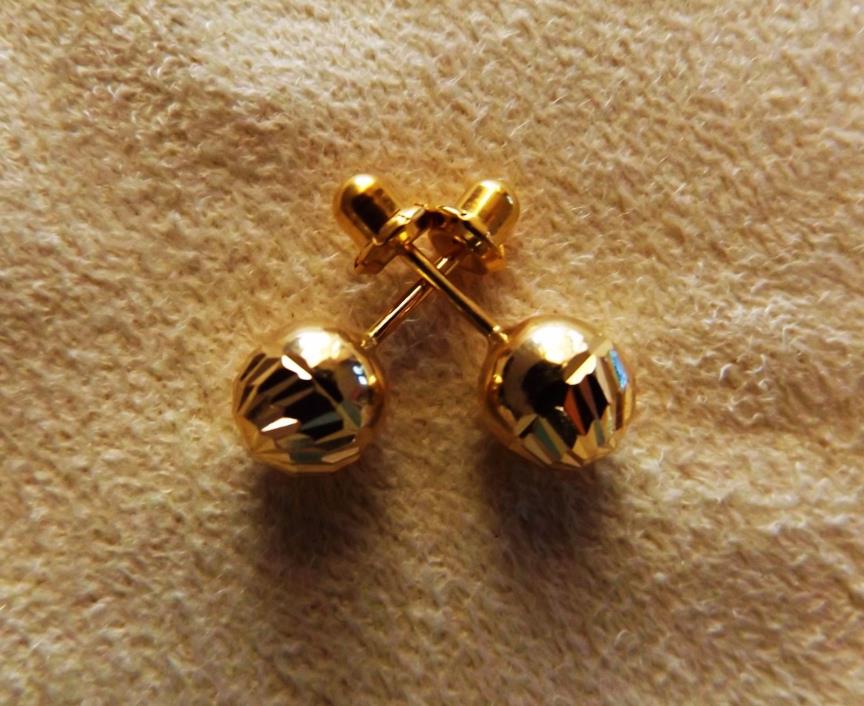 10 Carat Gold etched stud earrings & new clutch backs