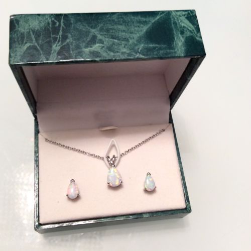 SUZANNE SOMERS WHITE OPAL NECKLACE AND EARRINGS SET NIB