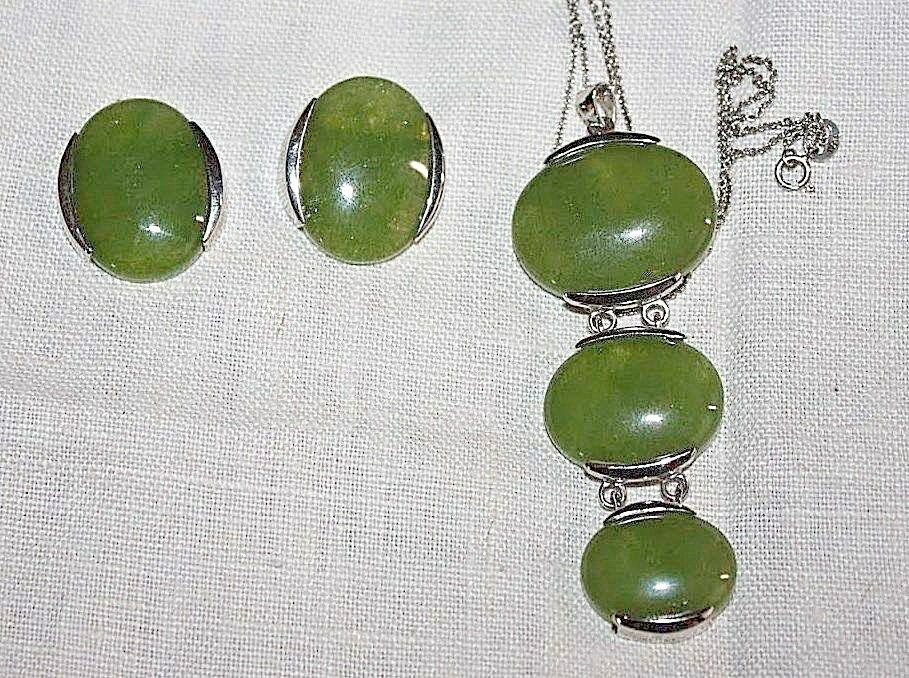 GENUINE JADE SUPERB PENDANT & EARRINGS SET STERLING SILVER 925