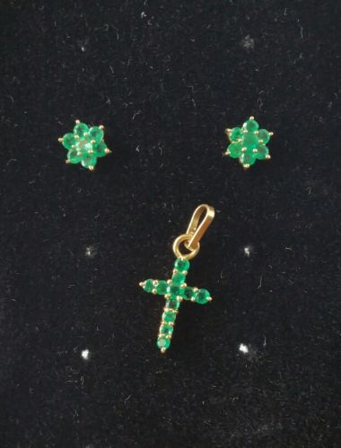 18K Yellow Gold and Round Emeralds Flower Stud Earrings and Cross Pendant Set